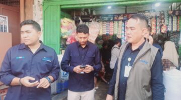 Sidak Pasar Rakyat, Budi Cahyanto Pastikan Pasokan Minyakita Lancar dan Beras SPHP Melimpah